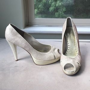 Bcbg girls pumps